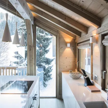 Explorer Meleze Apartment